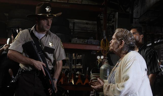 Illustration for article titled The Walking Dead teaches us that we still need manners when the zombies come